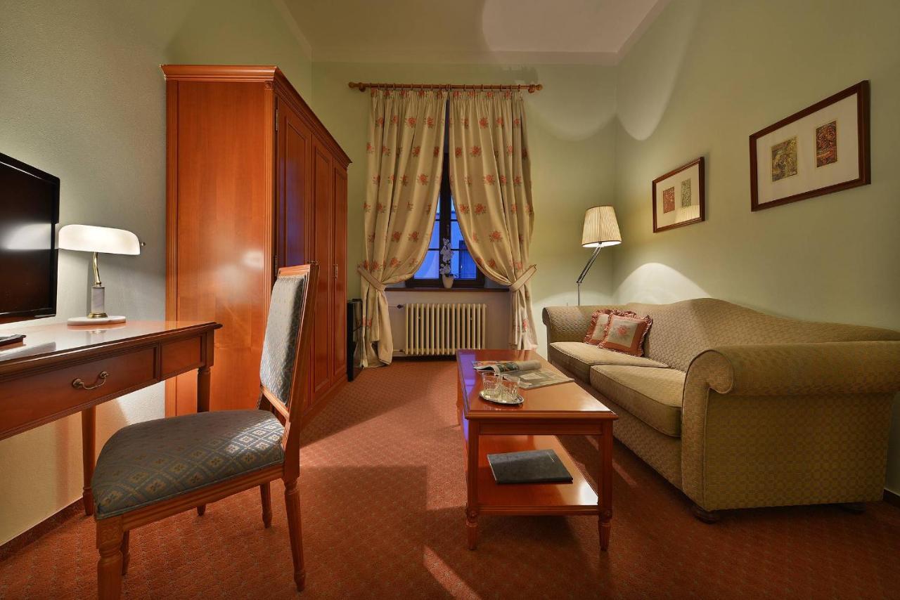 Отель Maxmilian Lifestyle 4*
