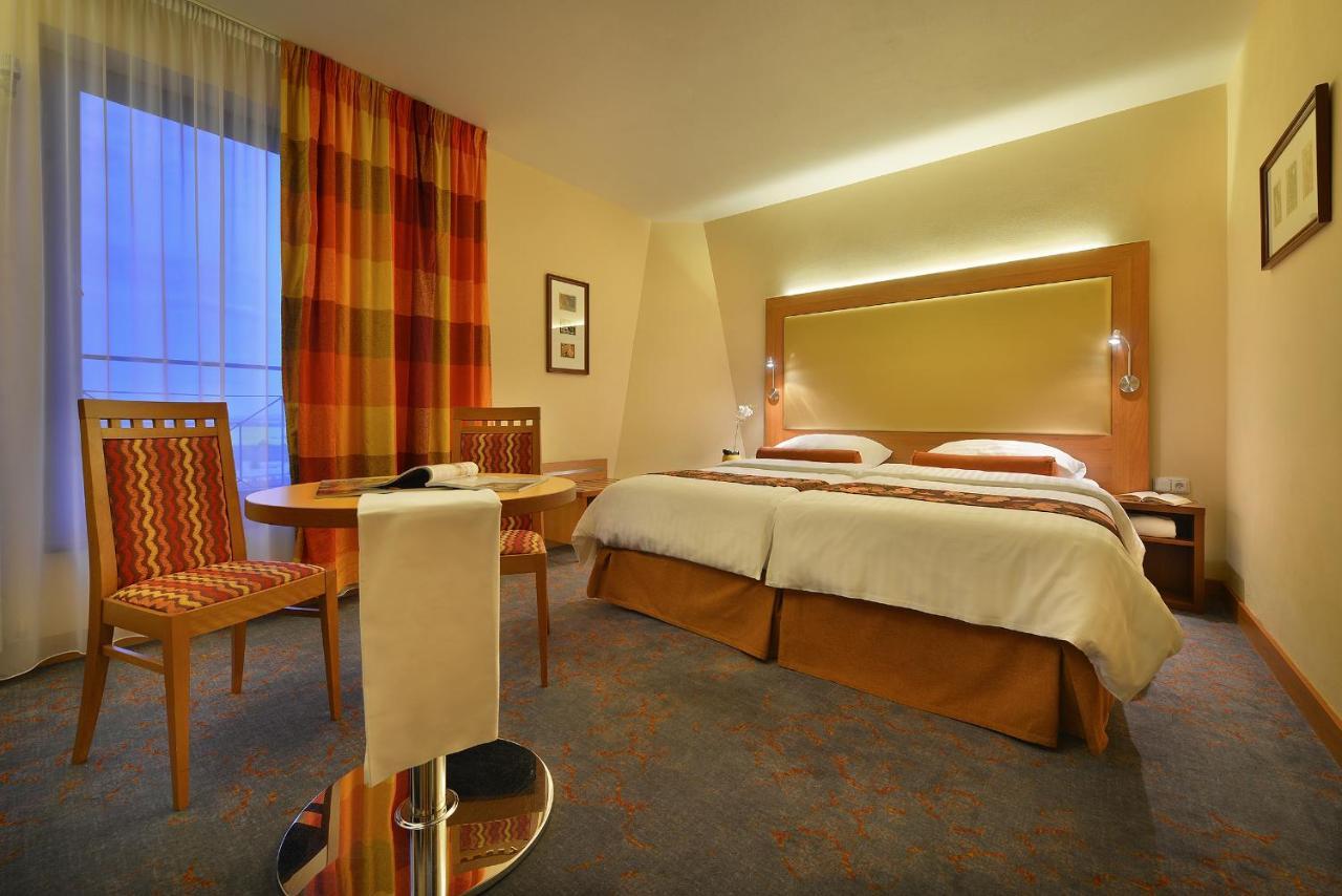 Maxmilian Lifestyle 4* Лоучень