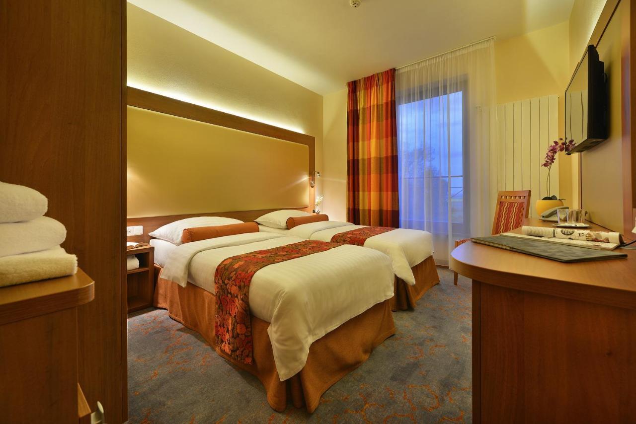 Maxmilian Lifestyle Отель 4*